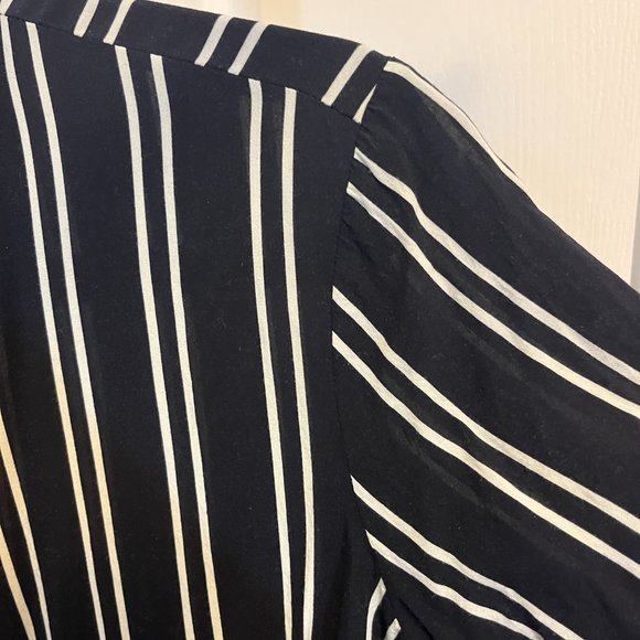 Boohoo Black and White Stripe Collared Crop Top - Picture 3 of 3